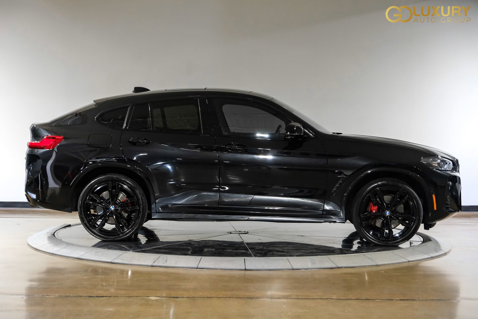 Used 2024 BMW X4 M40i w/ Premium Package image 9