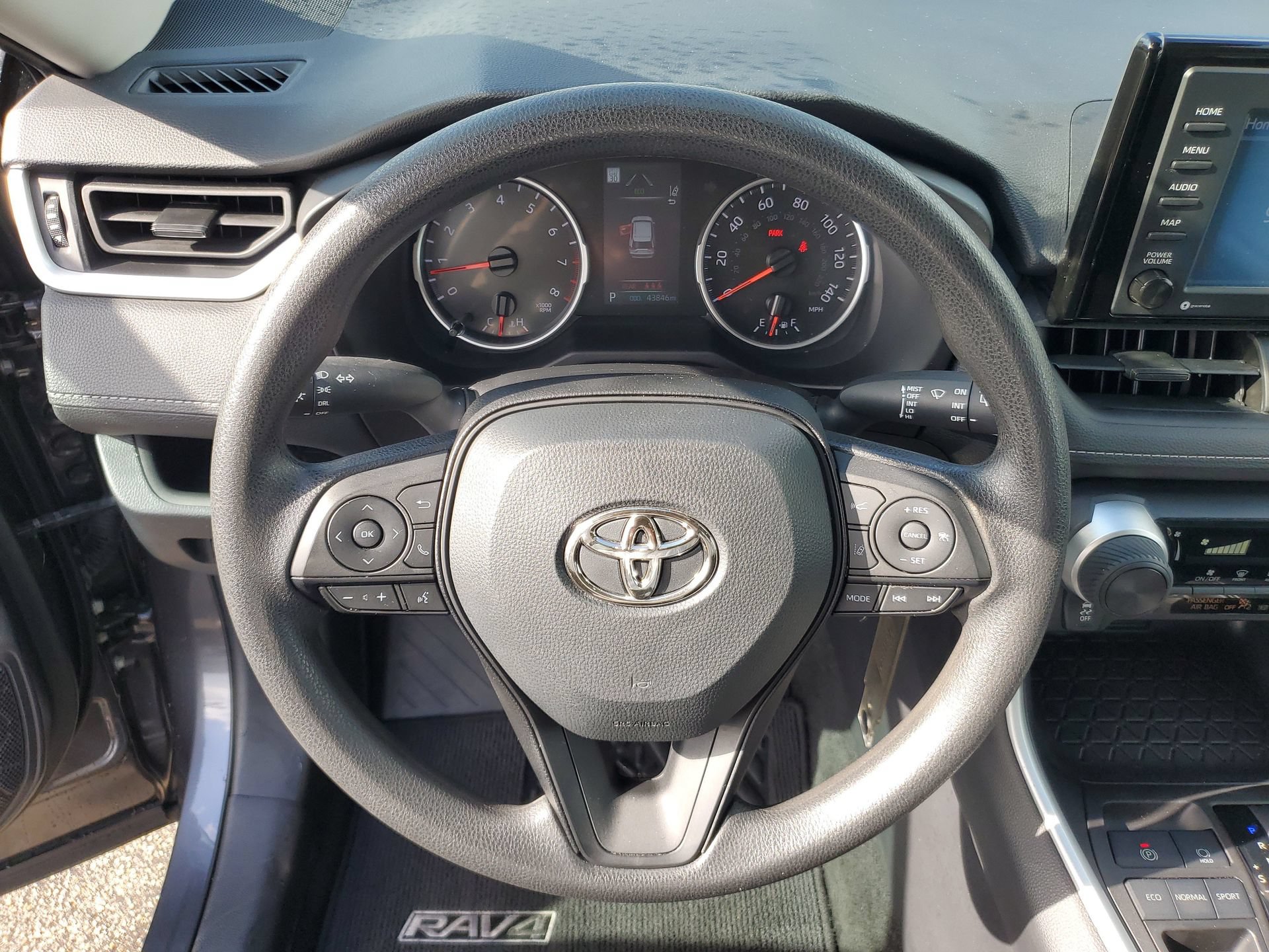 Used 2022 Toyota RAV4 LE FWD image 20