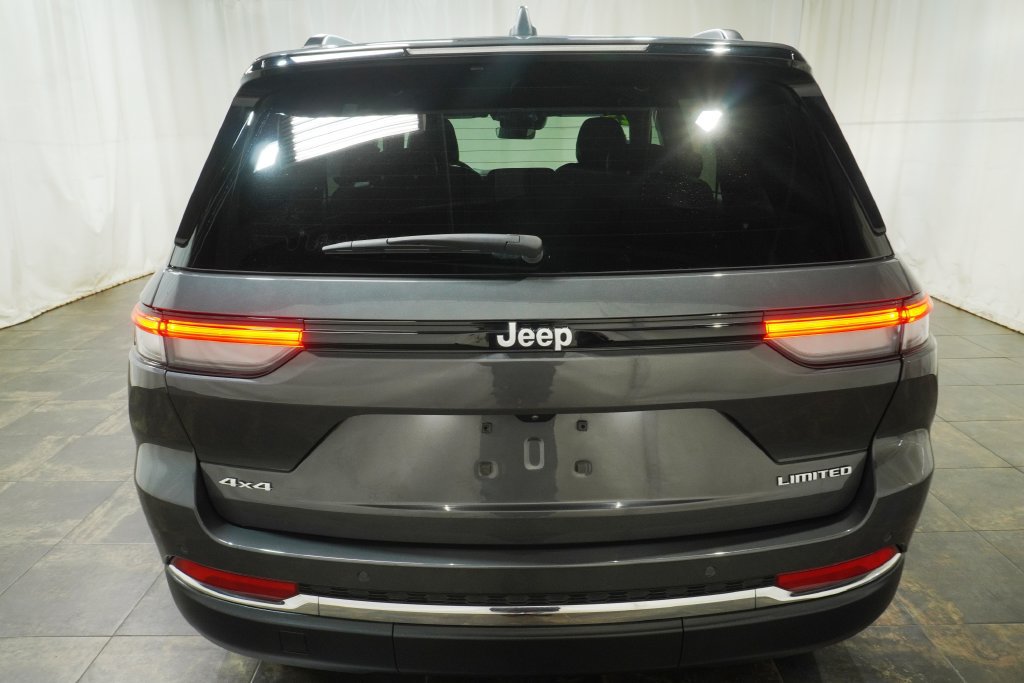 Used 2025 Jeep Grand Cherokee Limited AWD/4WD image 5