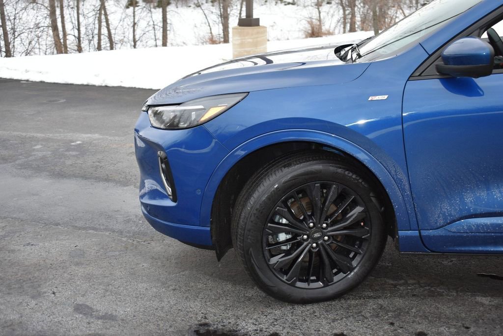 Used 2023 Ford Escape ST-Line Elite w/ Premium Technology Package image 9