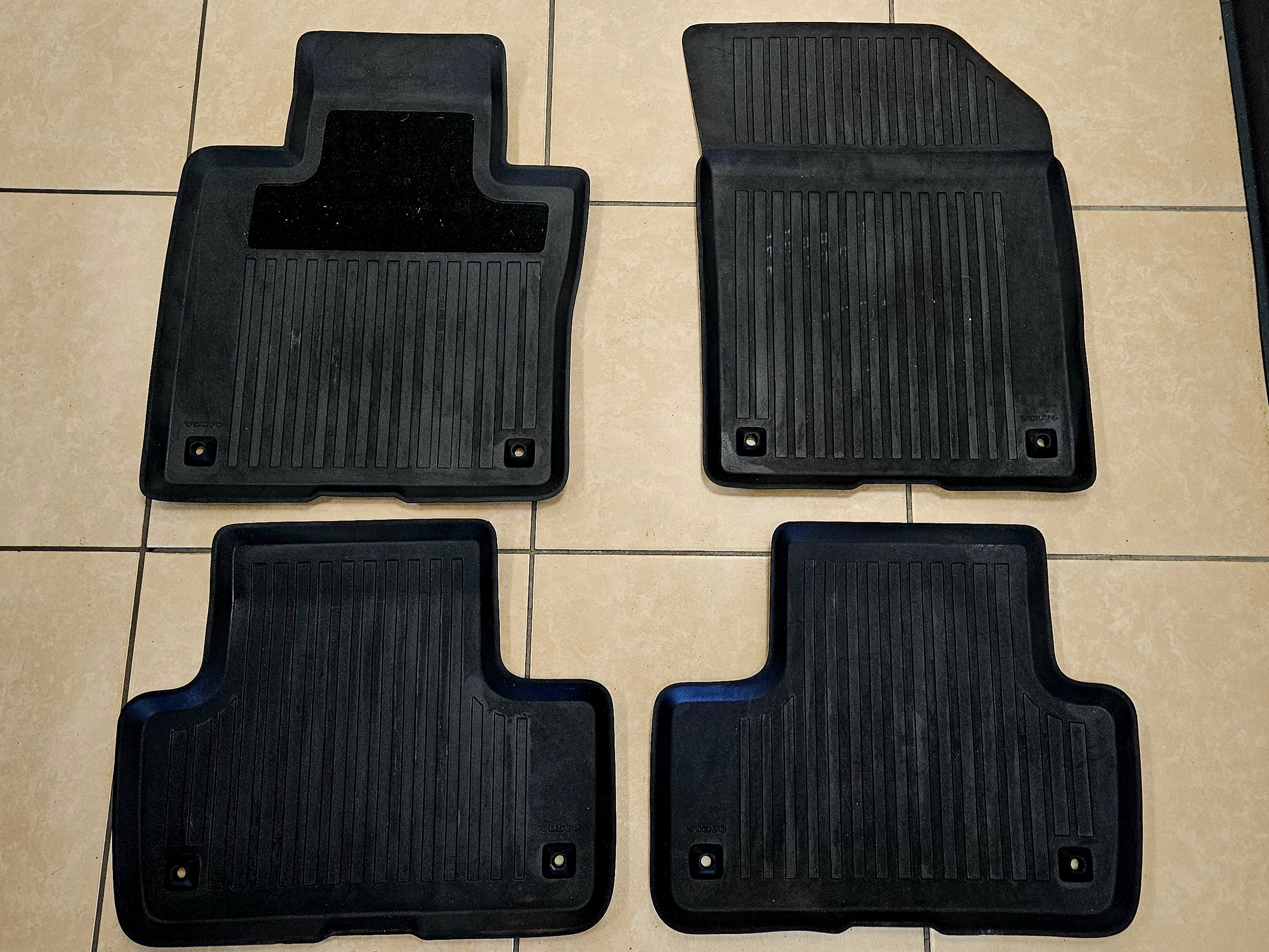 Used 2019 Volvo XC60 T8 Inscription w/ Advanced Package AWD/4WD image 44