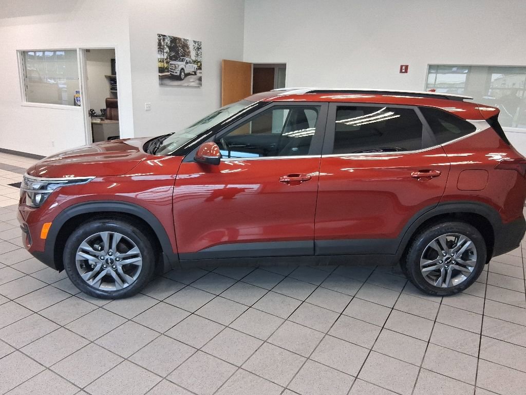 Used 2023 Kia Seltos S w/ Navigation Package FWD image 6