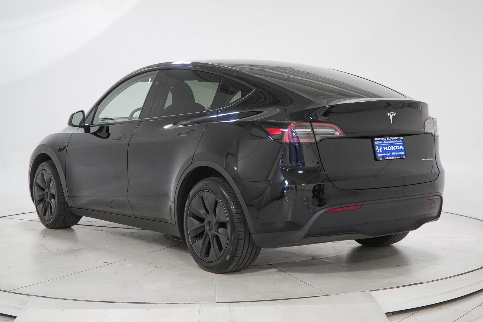 Used 2024 Tesla Model Y Long Range AWD/4WD image 6