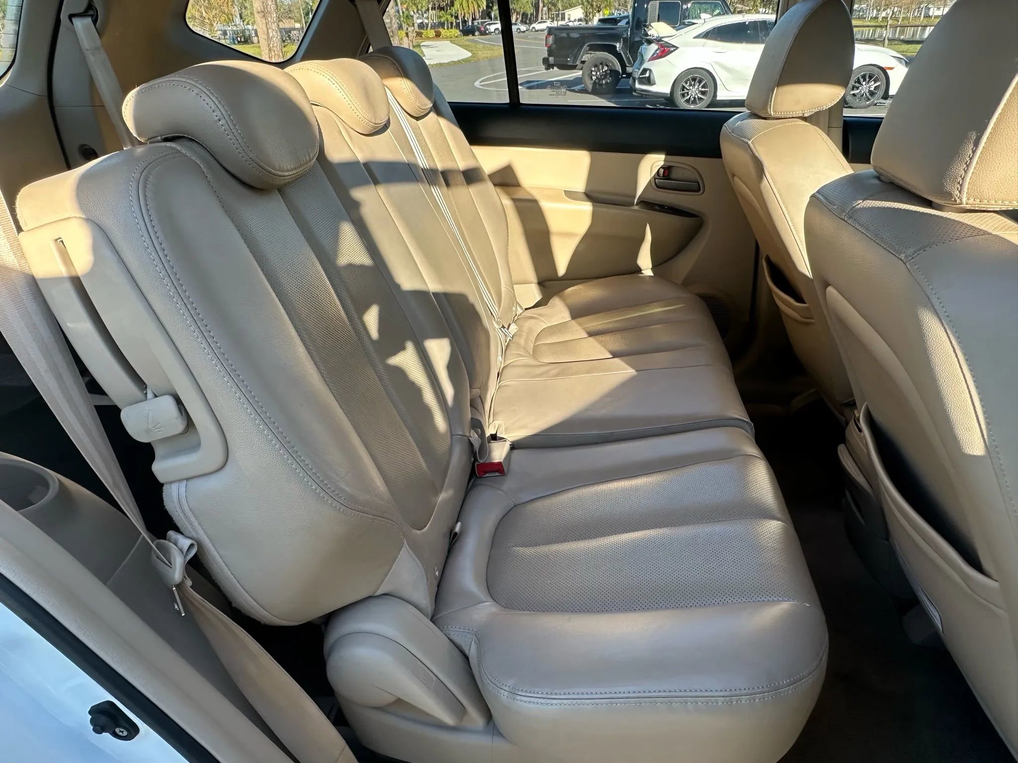 Used 2007 Kia Rondo EX w/ Premium Pkg image 26