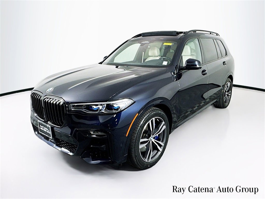 Used 2022 BMW X7 M50i image 3