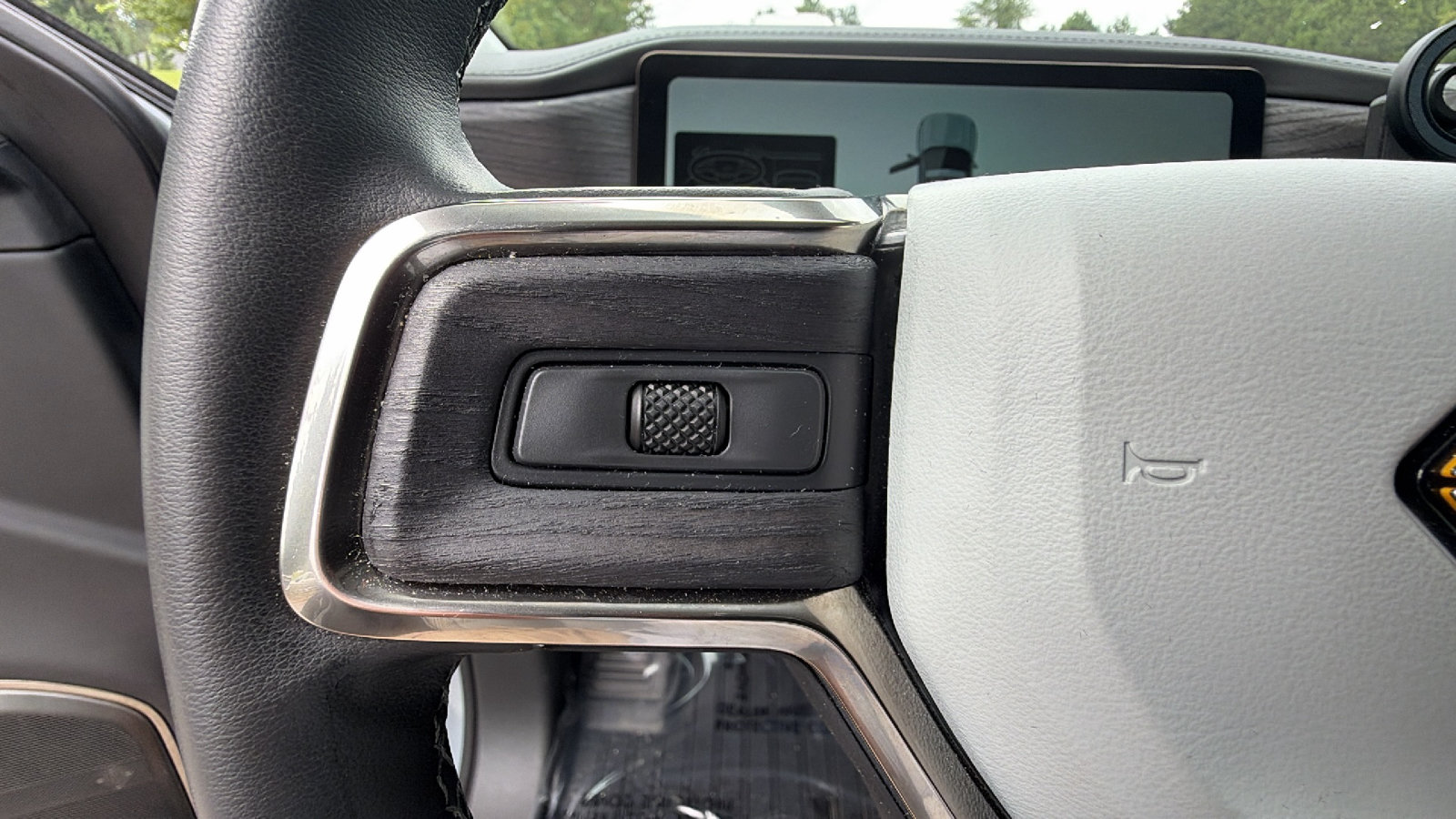 Used 2025 Rivian R1T Adventure AWD/4WD image 27