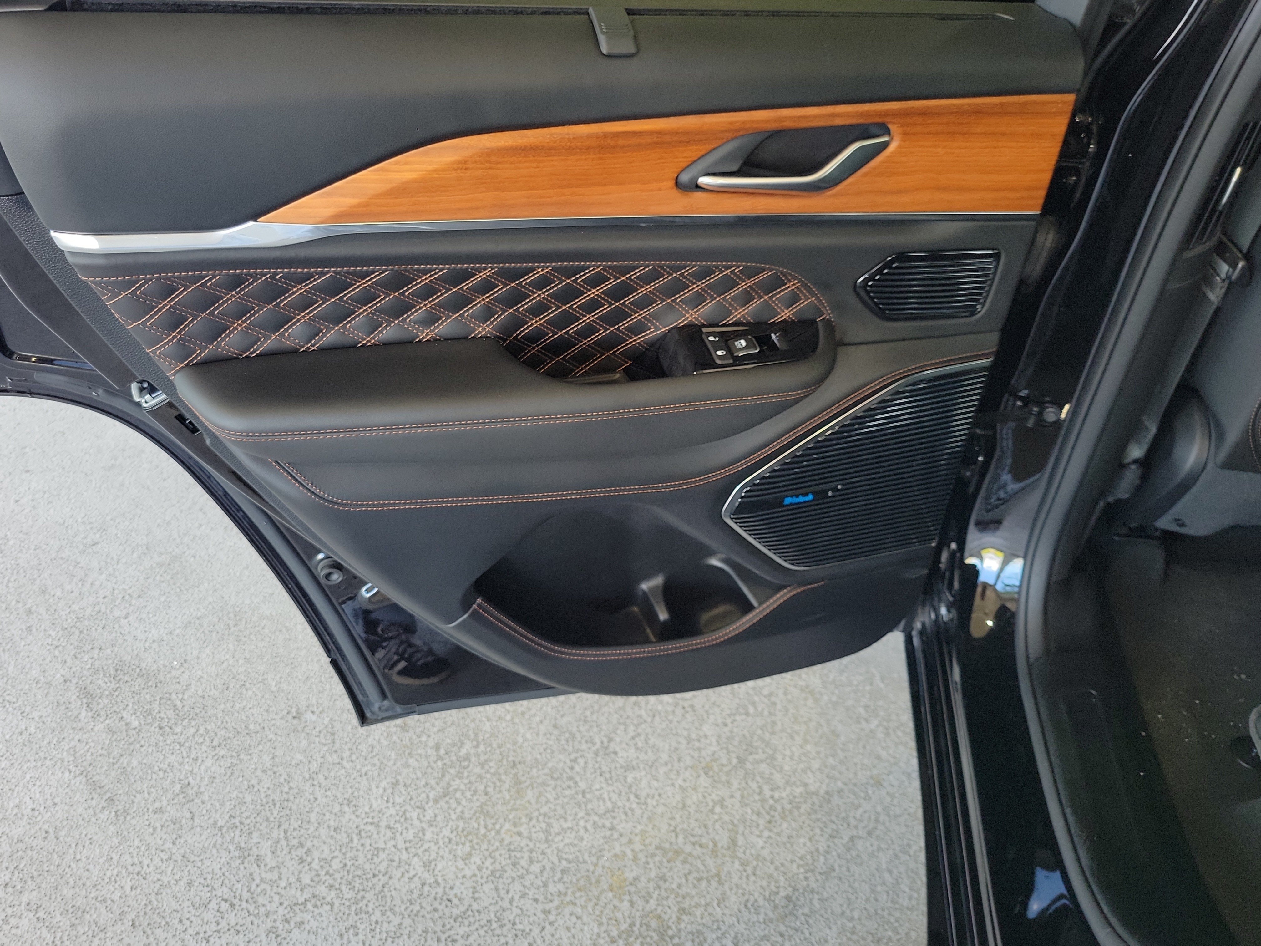 Certified 2022 Jeep Grand Cherokee Summit AWD/4WD image 11