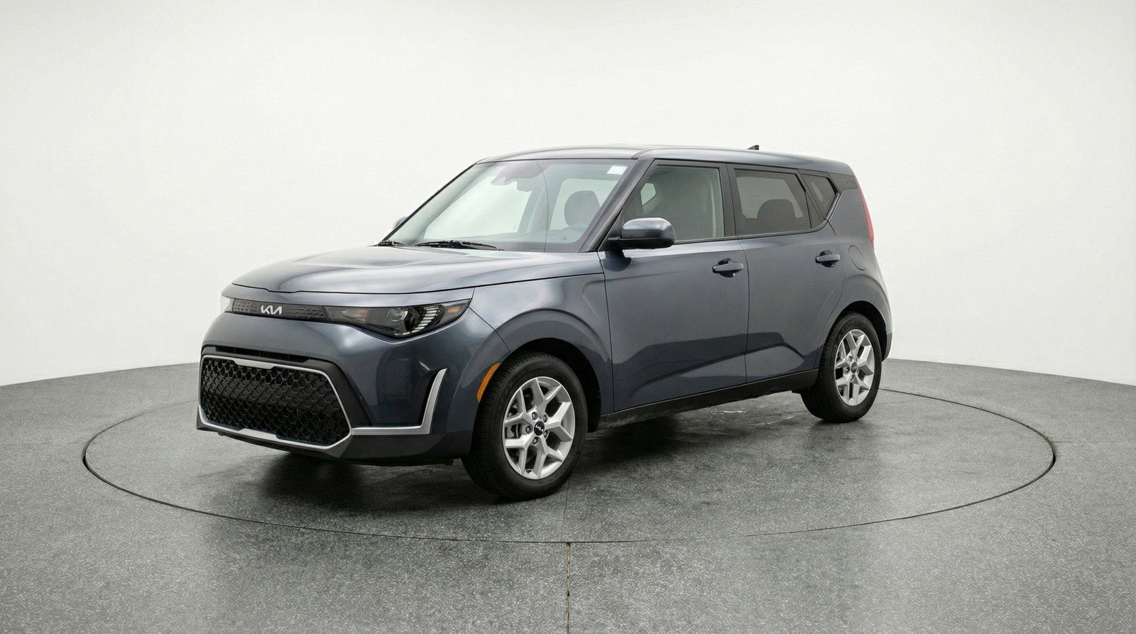Used 2025 Kia Soul LX w/ LX Technology Package FWD image 3