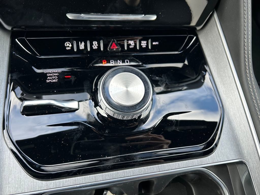 New 2026 Jeep Grand Wagoneer L 4WD image 15