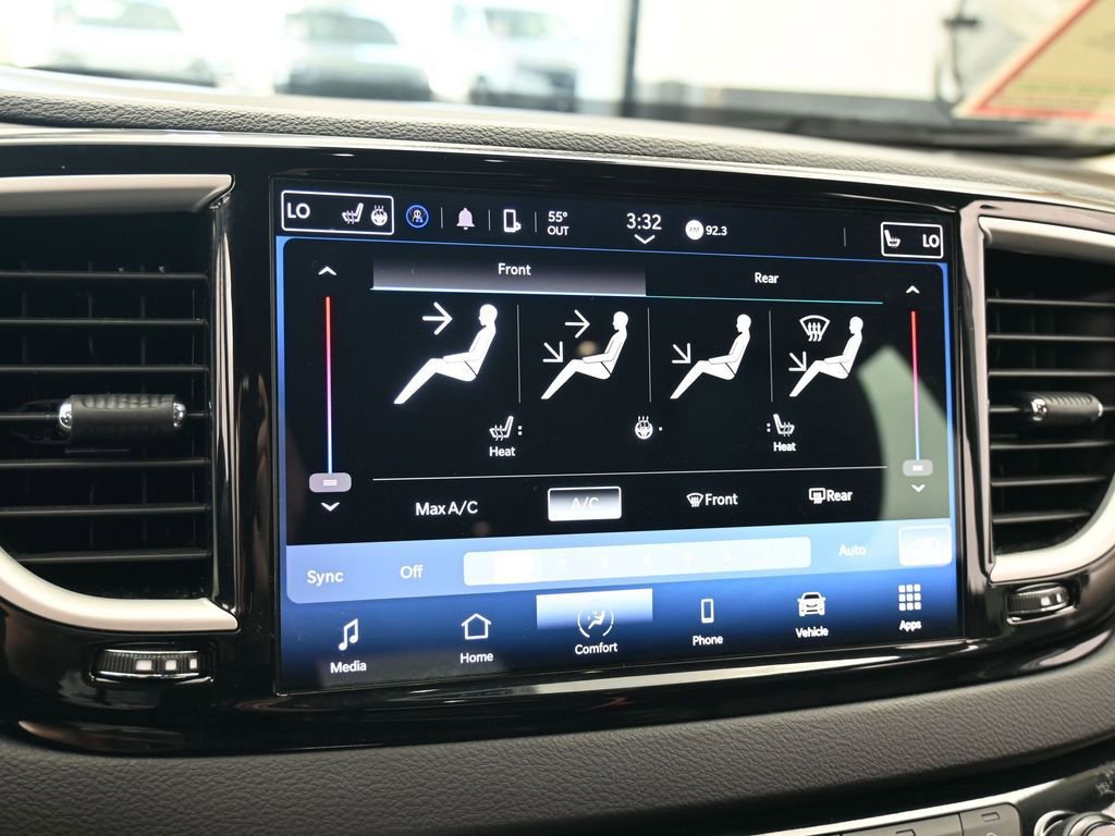 Used 2023 Chrysler Pacifica Touring-L image 18