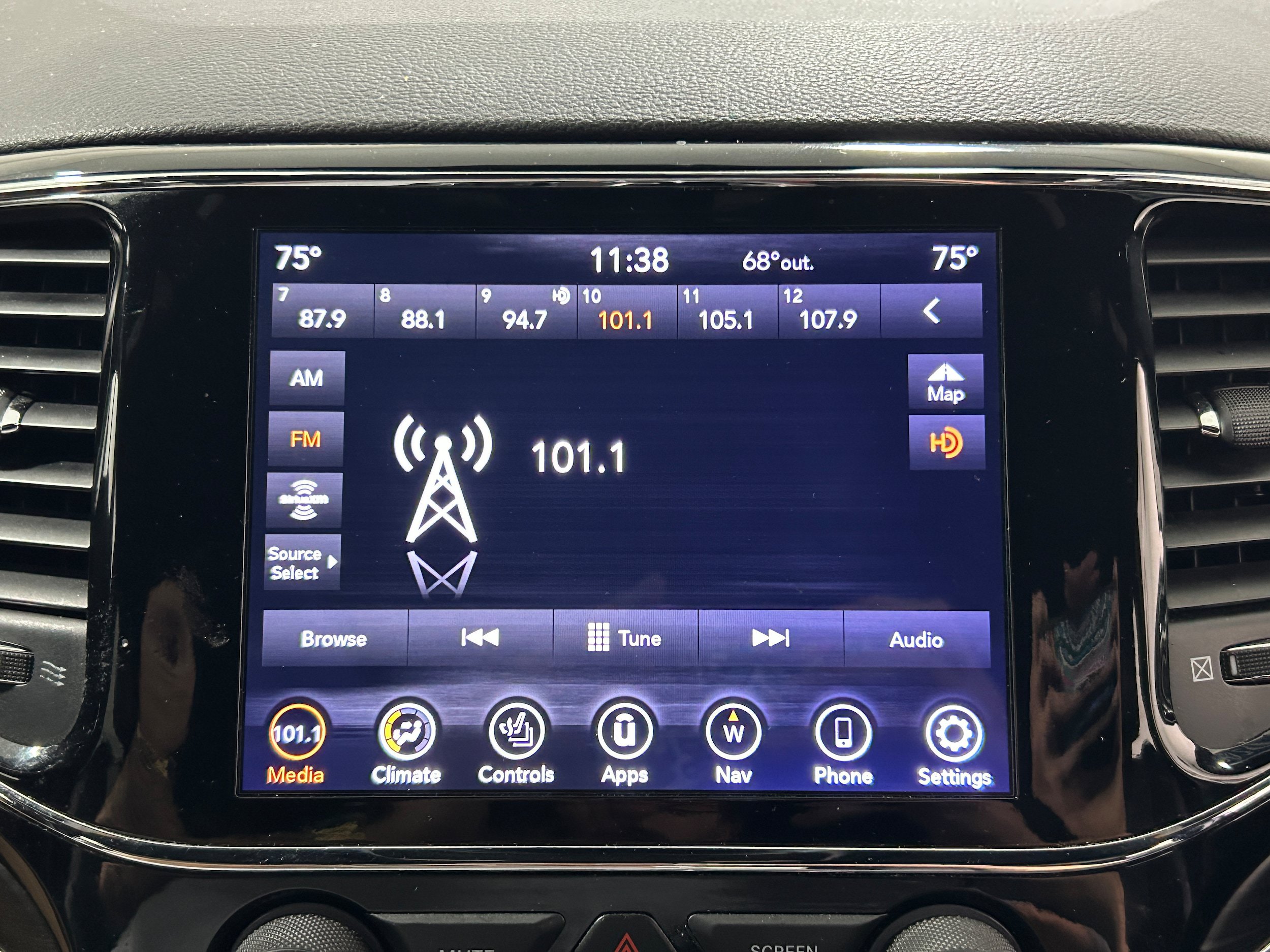 Used 2020 Jeep Grand Cherokee Limited AWD/4WD image 5
