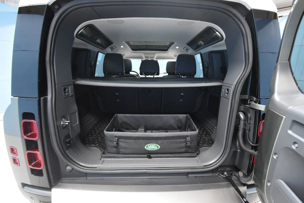 Used 2023 Land Rover Defender 110 X-Dynamic SE AWD/4WD image 25