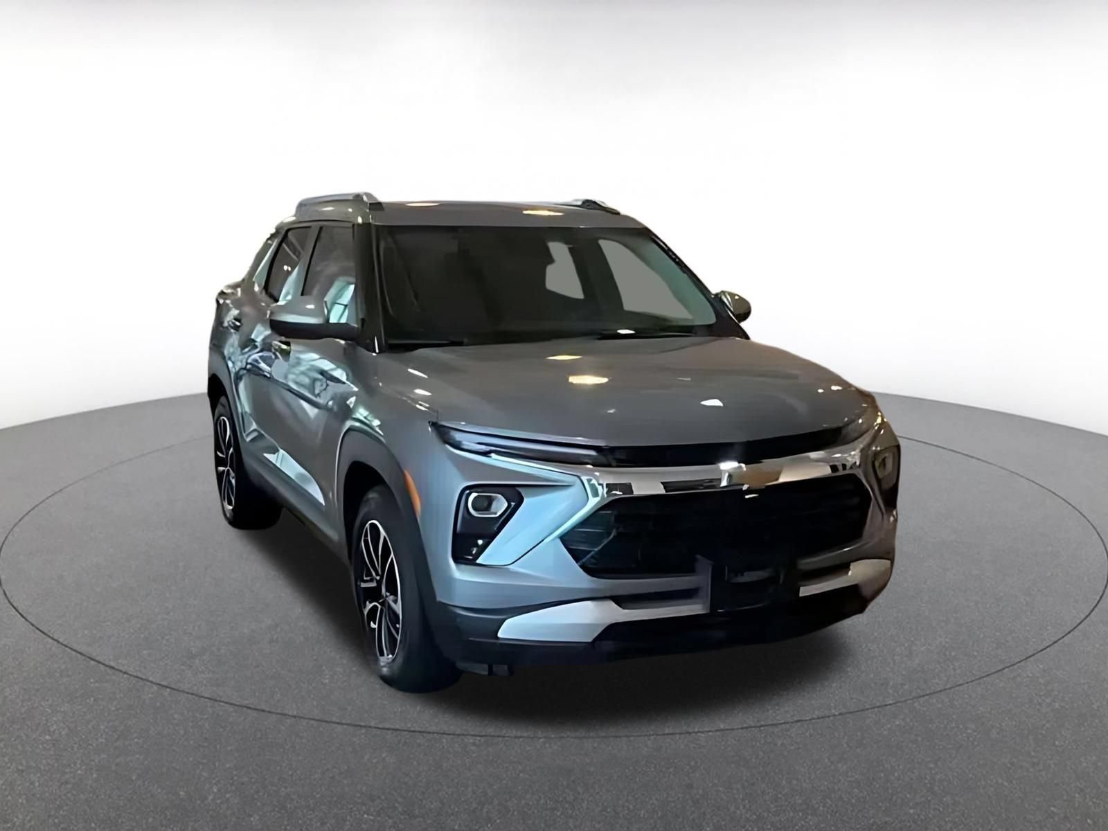 Used 2025 Chevrolet TrailBlazer LT FWD image 3