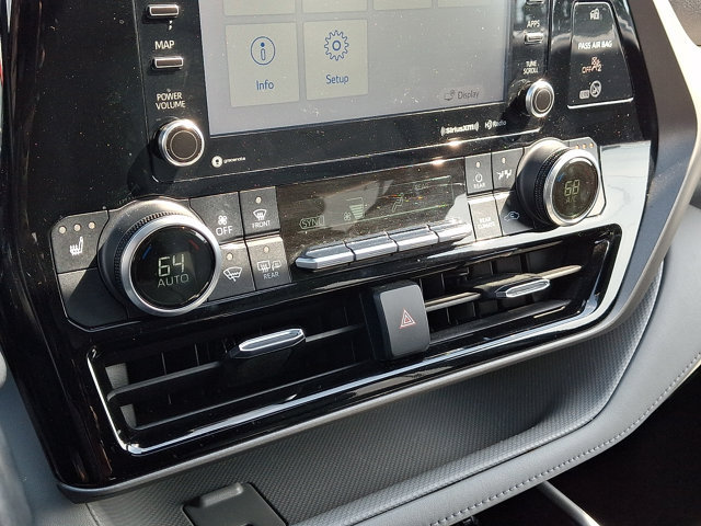 Used 2021 Toyota Highlander XLE AWD/4WD image 18