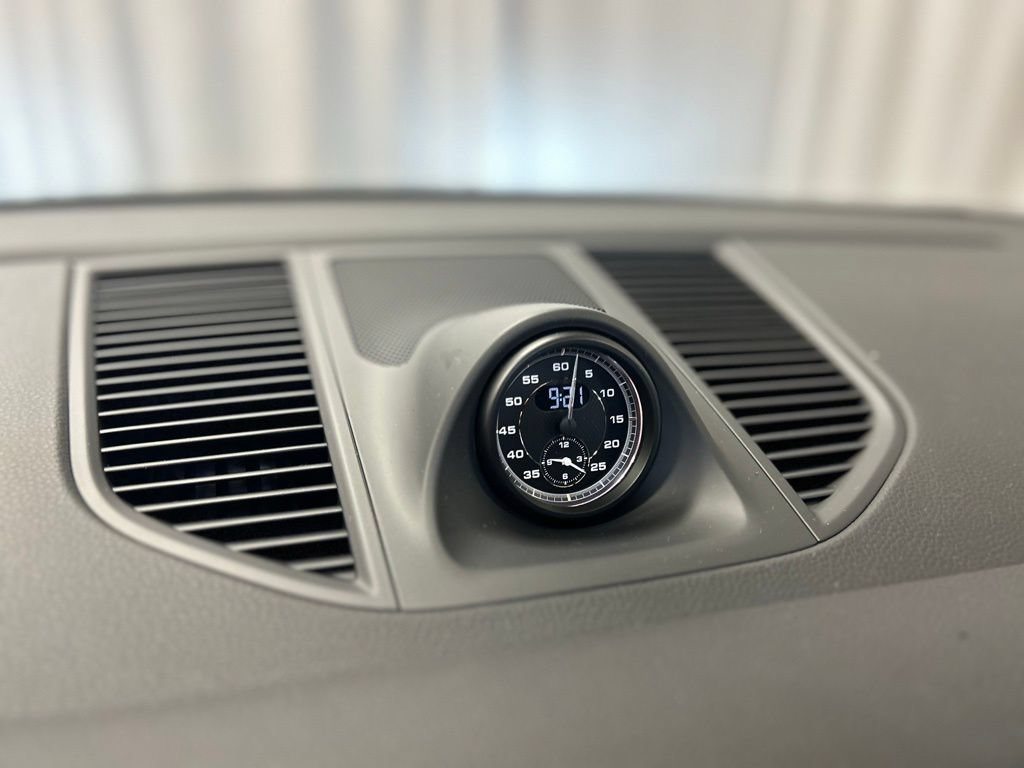Certified 2026 Porsche Macan AWD/4WD image 23