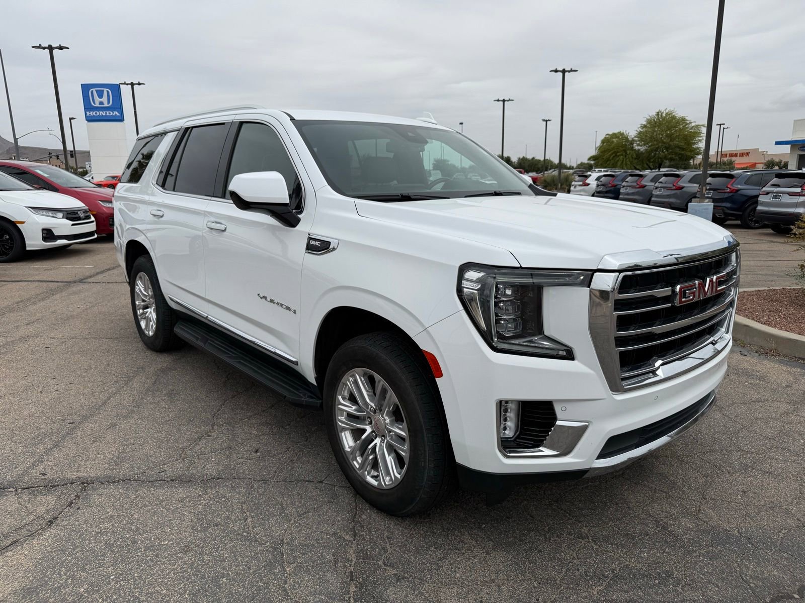 Used 2024 GMC Yukon SLT RWD image 3