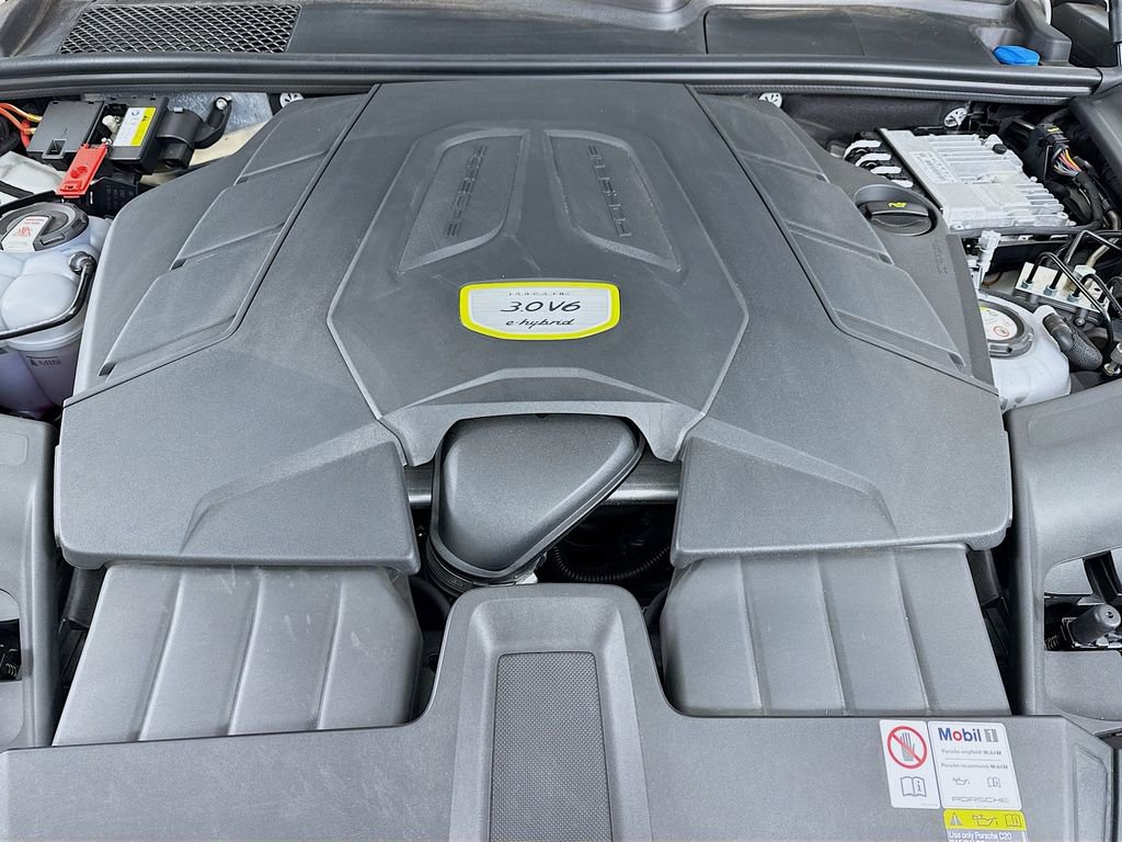 Certified 2023 Porsche Cayenne Platinum Edition w/ Premium Package Plus (PIA) image 32