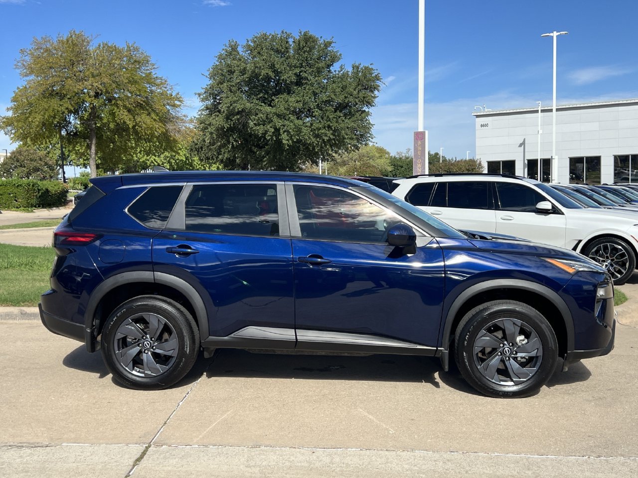 Used 2026 Nissan Rogue SV FWD image 3