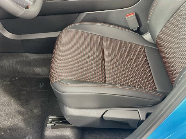 New 2027 Nissan Kicks SR FWD image 18