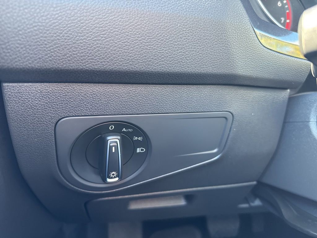 Used 2021 Volkswagen Tiguan SE image 26