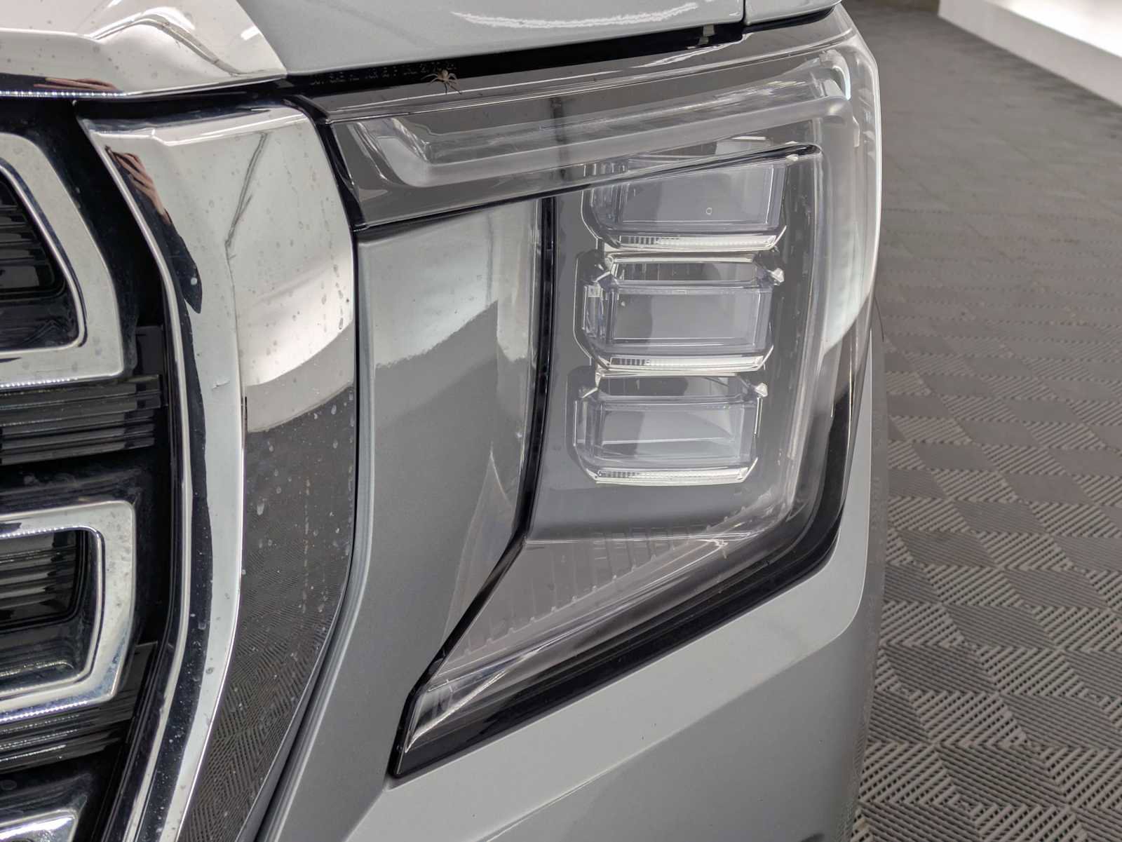 Used 2024 GMC Yukon XL SLT w/ SLT Luxury Package AWD/4WD image 10