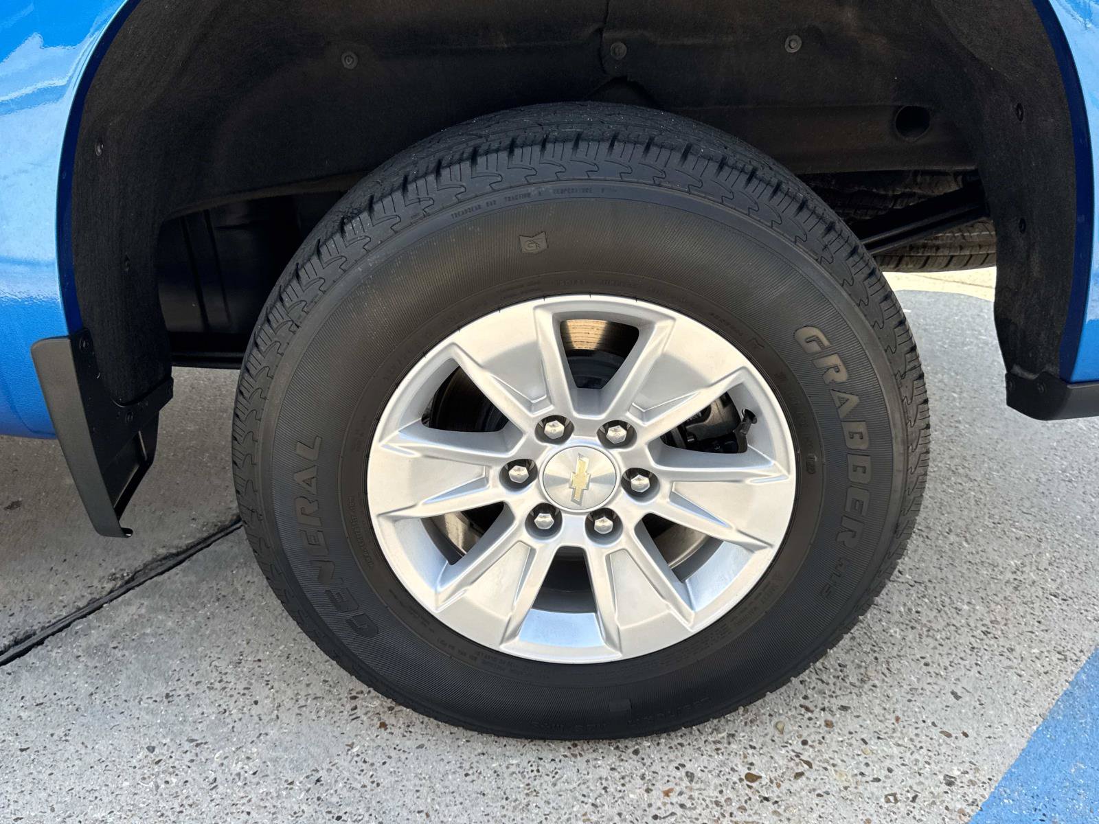 Used 2023 Chevrolet Silverado 1500 LT RWD image 4