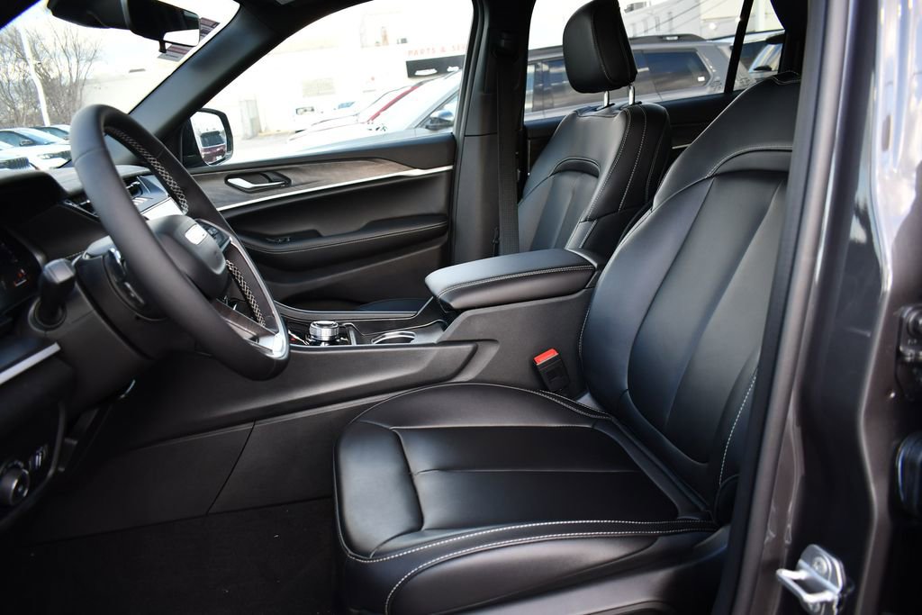 New 2026 Jeep Grand Cherokee L Limited AWD/4WD image 11
