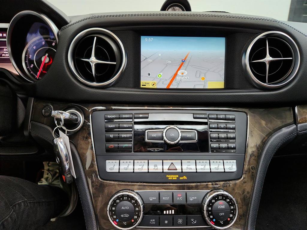 Used 2013 Mercedes-Benz SL 550 image 19
