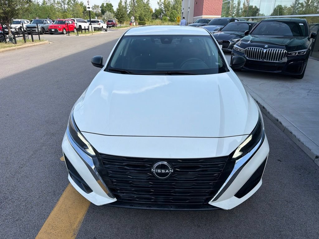 Used 2025 Nissan Altima 2.5 SV FWD image 2