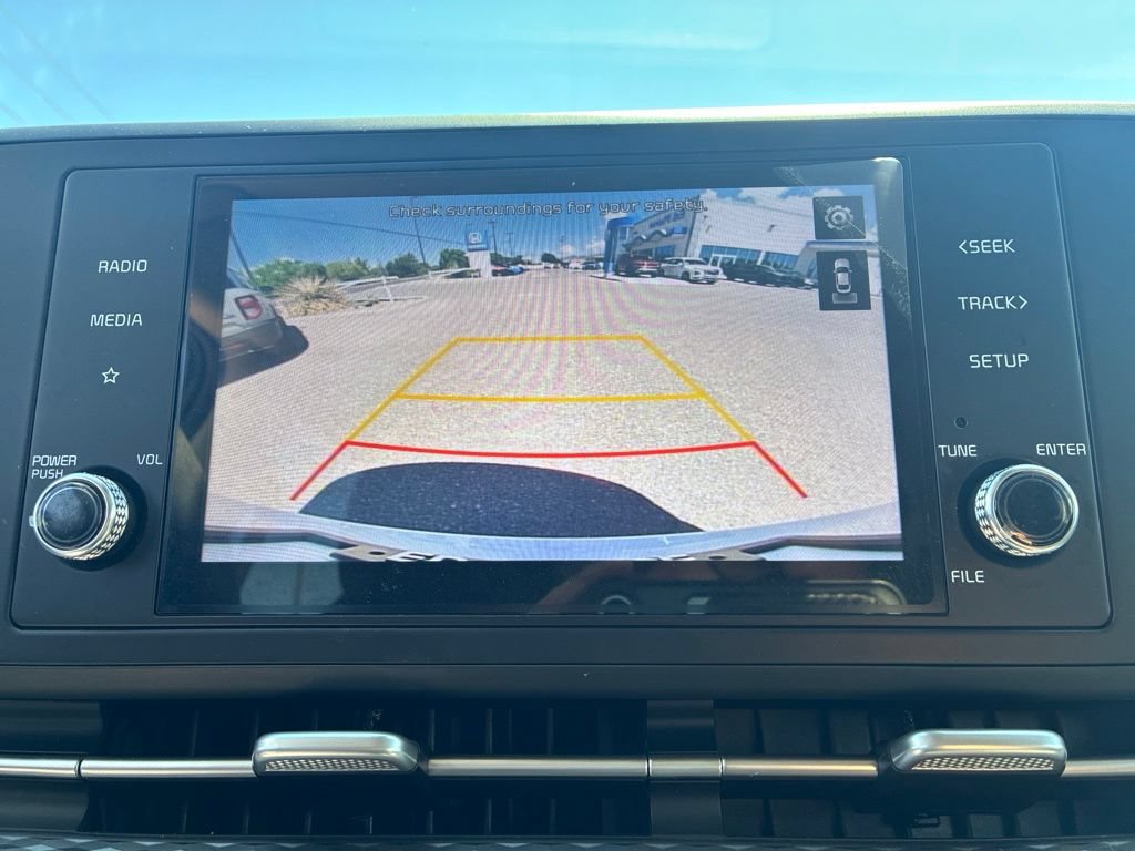 Used 2022 Kia Carnival LX FWD image 21