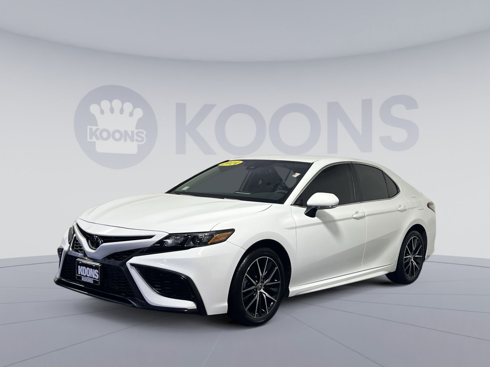 Used 2024 Toyota Camry SE w/ Convenience Package FWD image 5