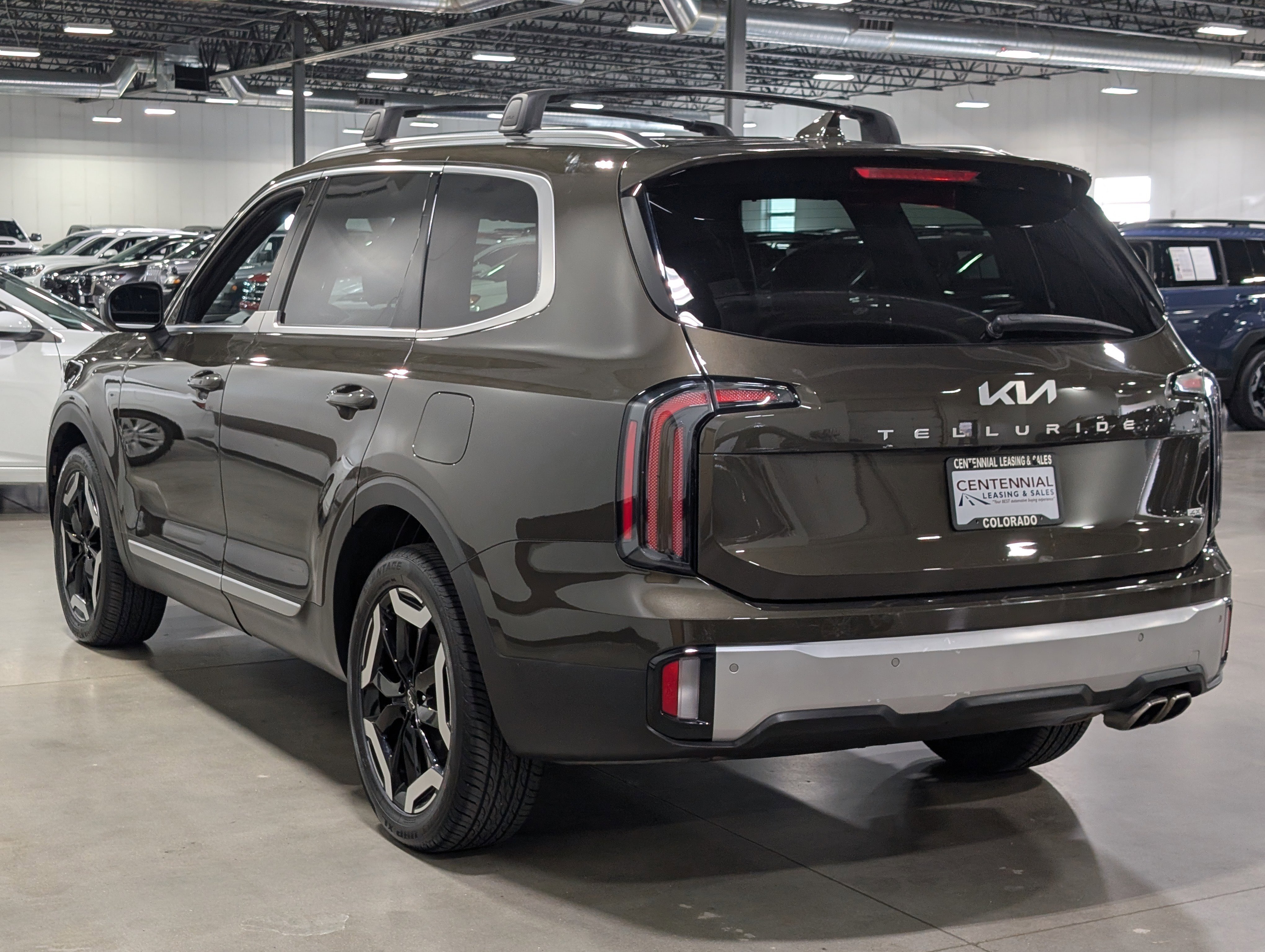 Used 2023 Kia Telluride EX w/ EX Captain's Chair Package AWD/4WD image 5