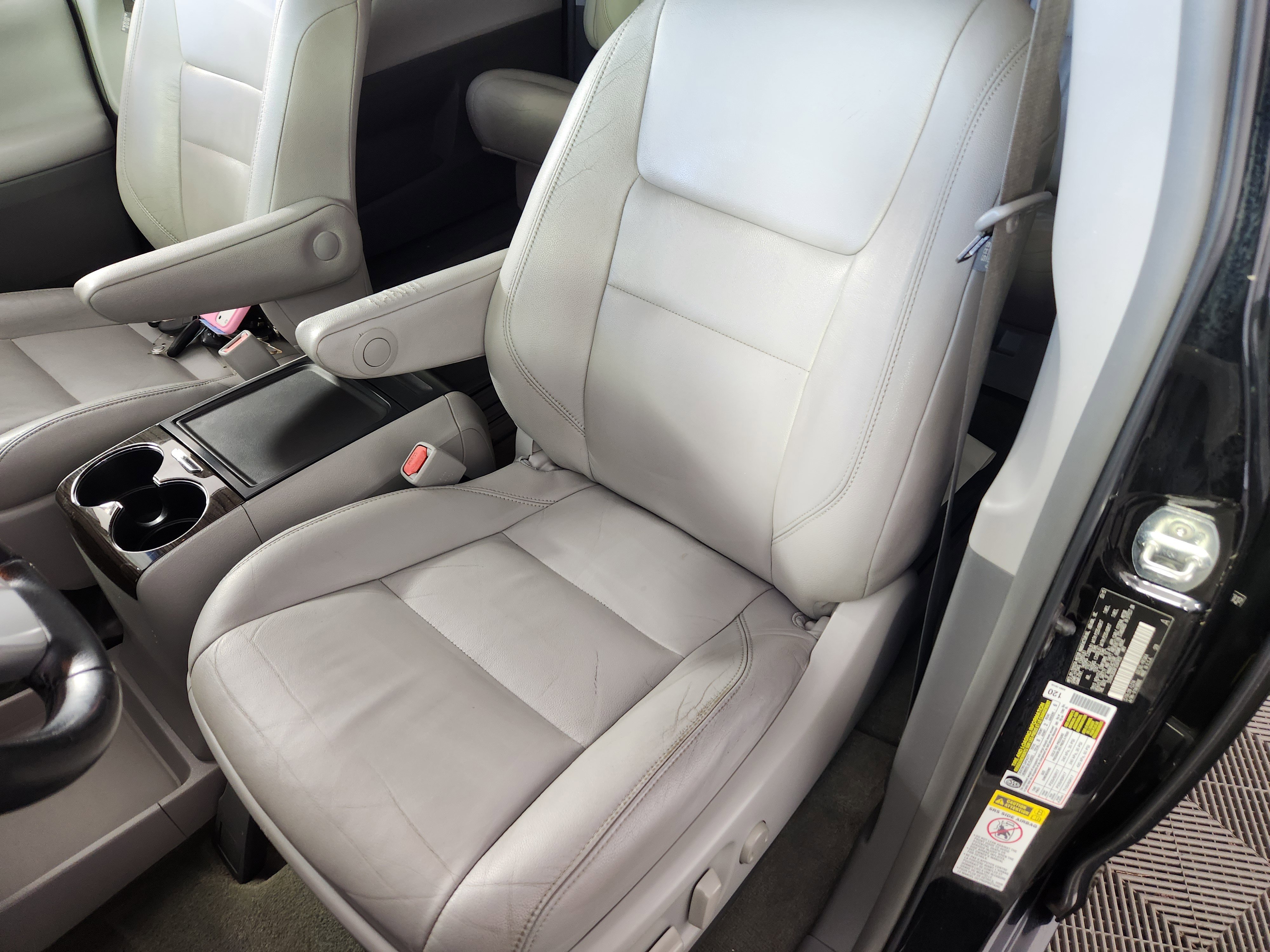 Used 2015 Toyota Sienna XLE Premium FWD image 11