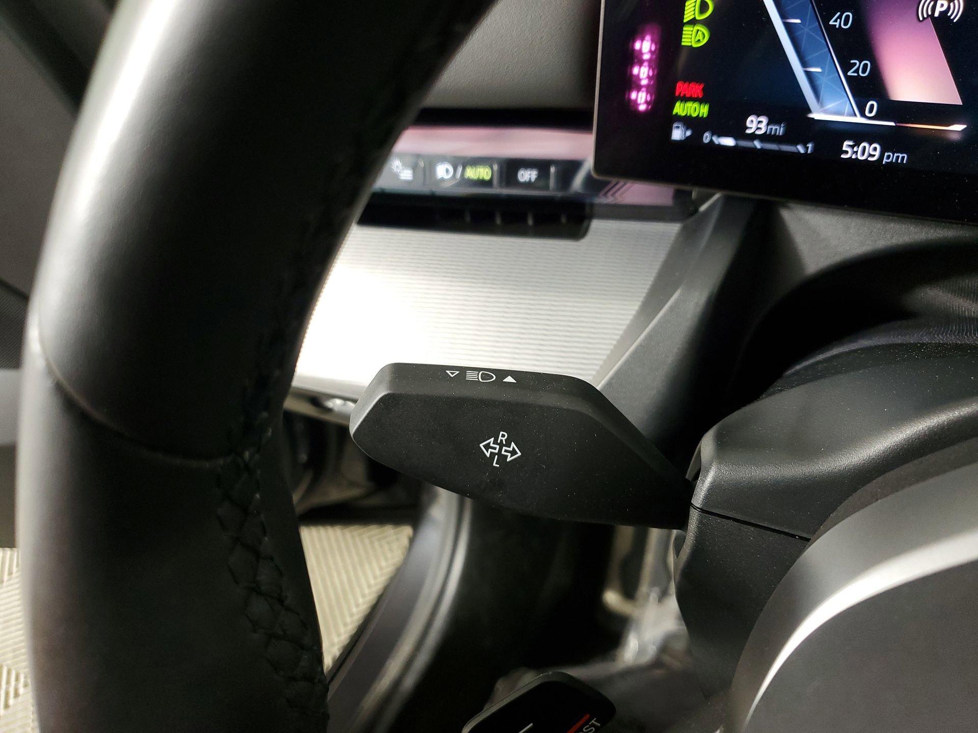 Used 2024 BMW 540i xDrive image 37