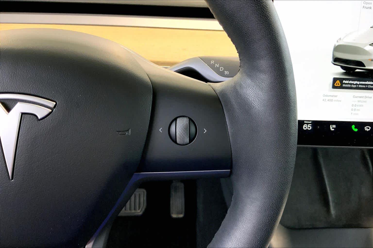 Used 2022 Tesla Model Y Long Range AWD/4WD image 24
