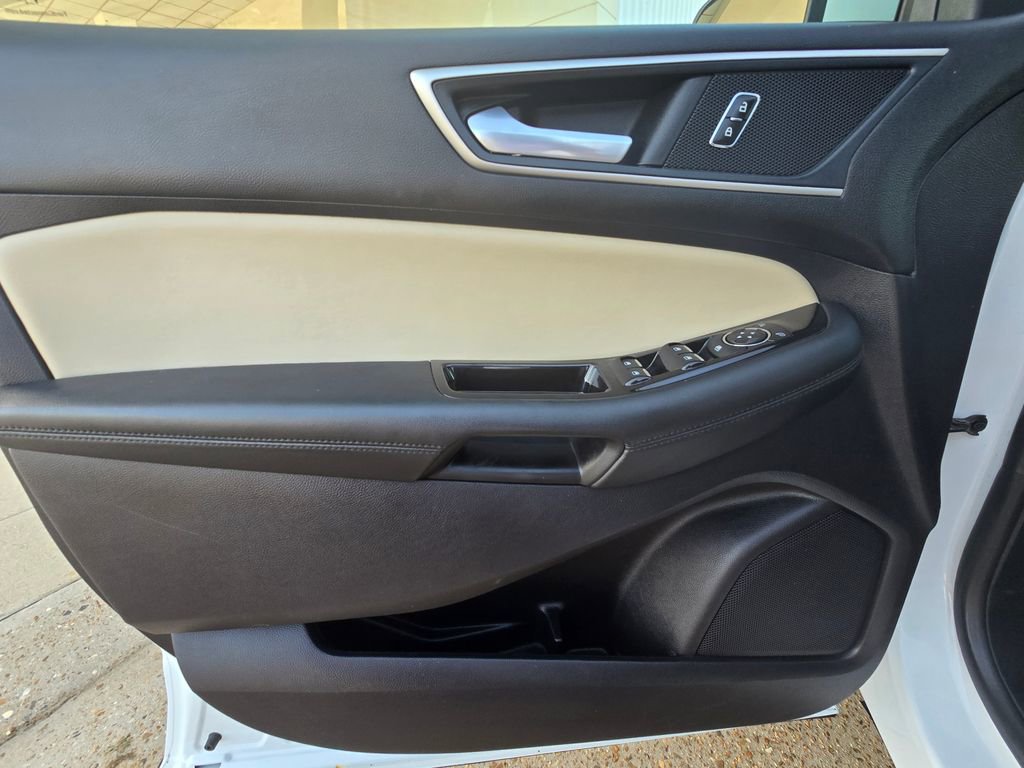 Used 2020 Ford Edge SEL AWD/4WD image 16