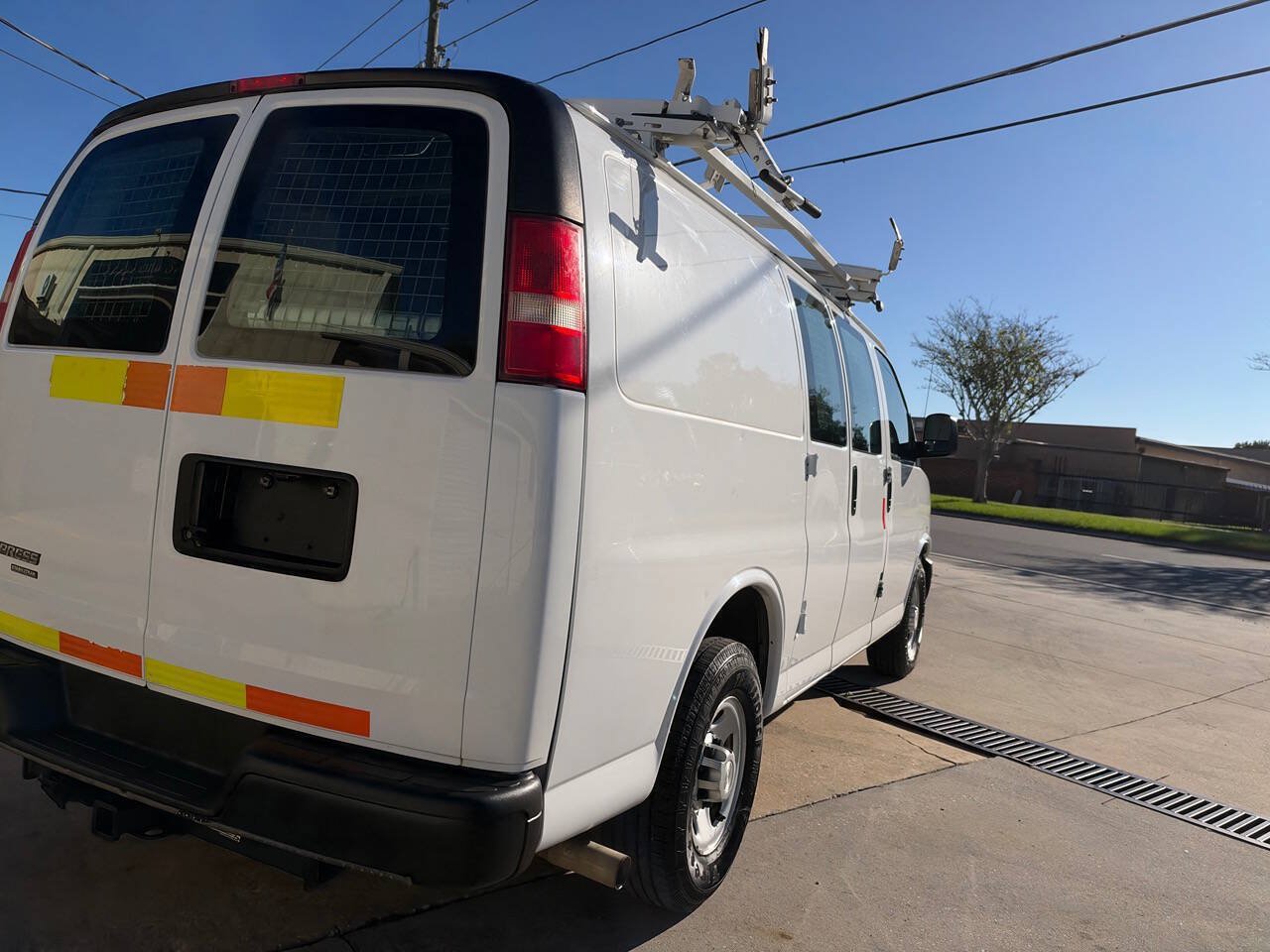 Used 2015 Chevrolet Express 2500 RWD image 10