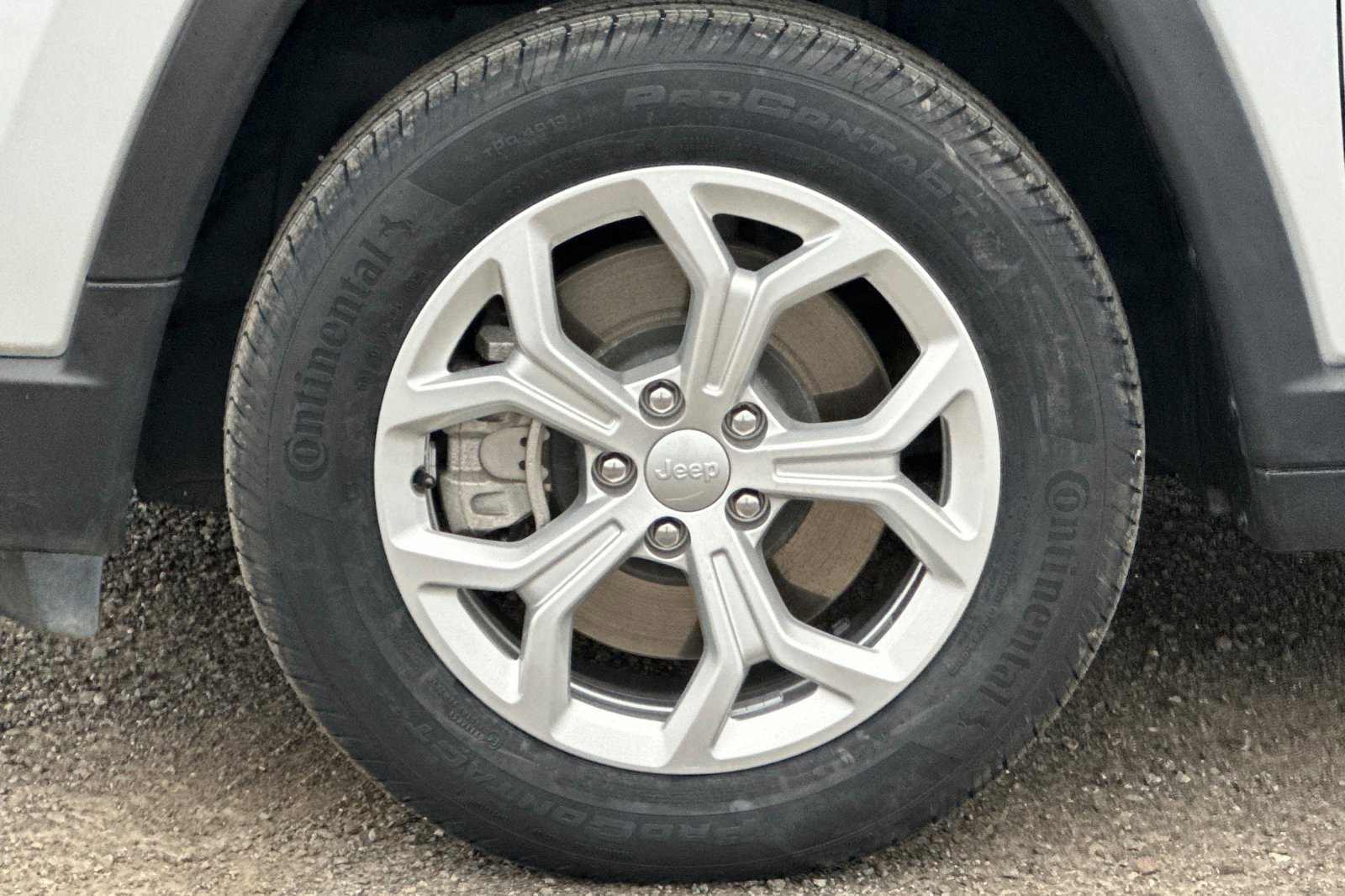 Used 2024 Jeep Compass Latitude image 41