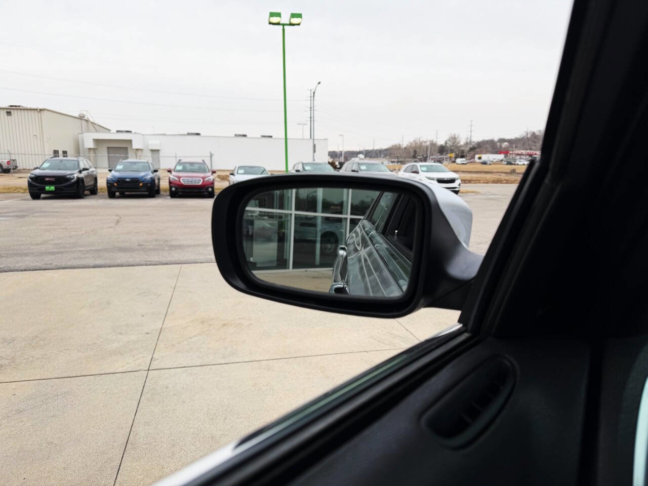 Used 2017 Chrysler 300 C Platinum image 19