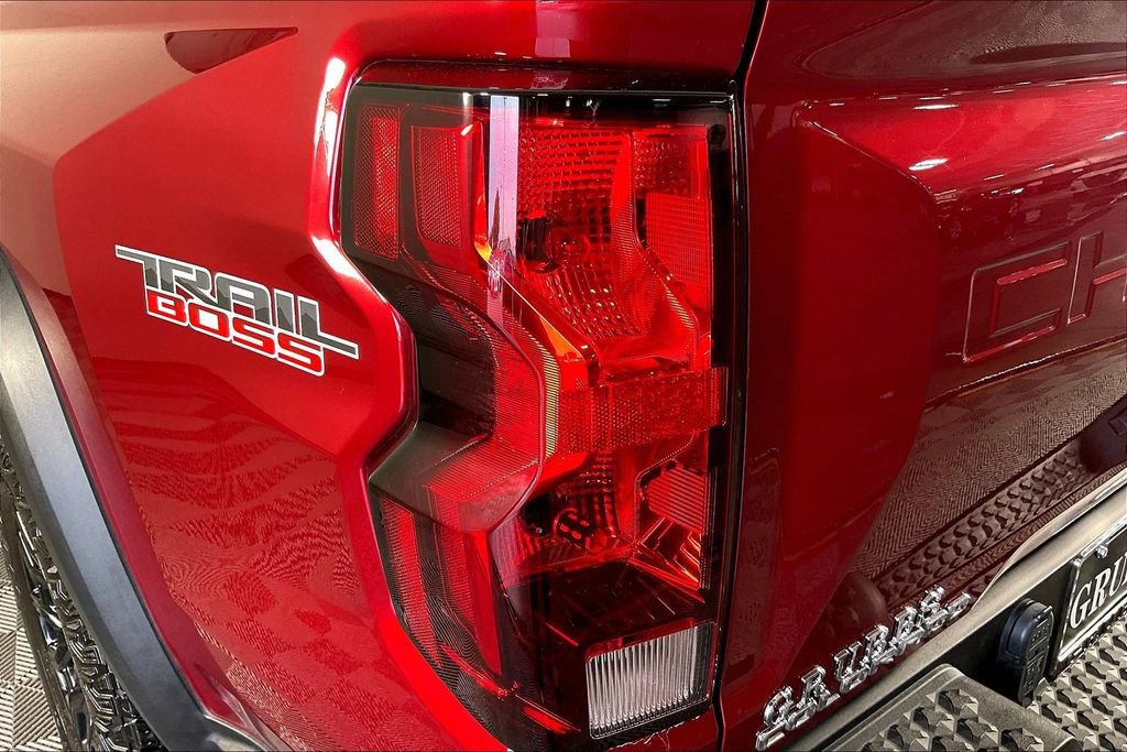 Used 2023 Chevrolet Colorado Trail Boss w/ Technology Package AWD/4WD image 38