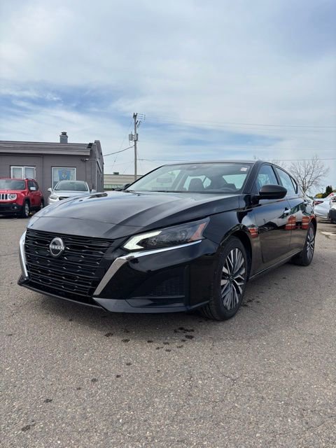 Used 2024 Nissan Altima 2.5 SV image 3