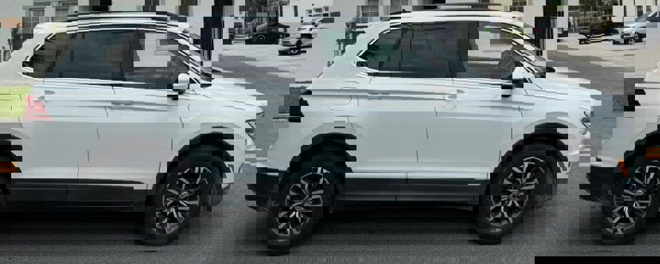 Used 2019 Volkswagen Tiguan SE w/ Panoramic Sunroof Package image 8