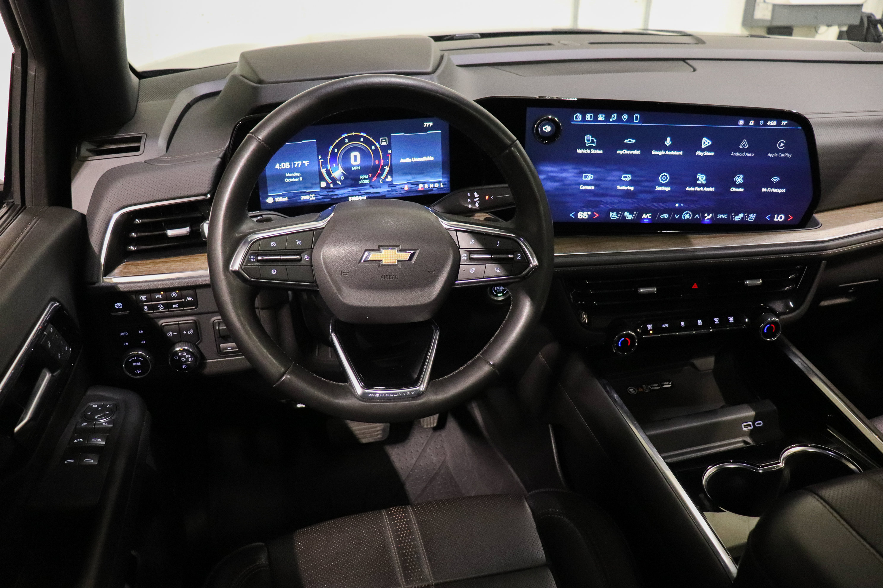 Used 2025 Chevrolet Suburban High Country AWD/4WD image 22