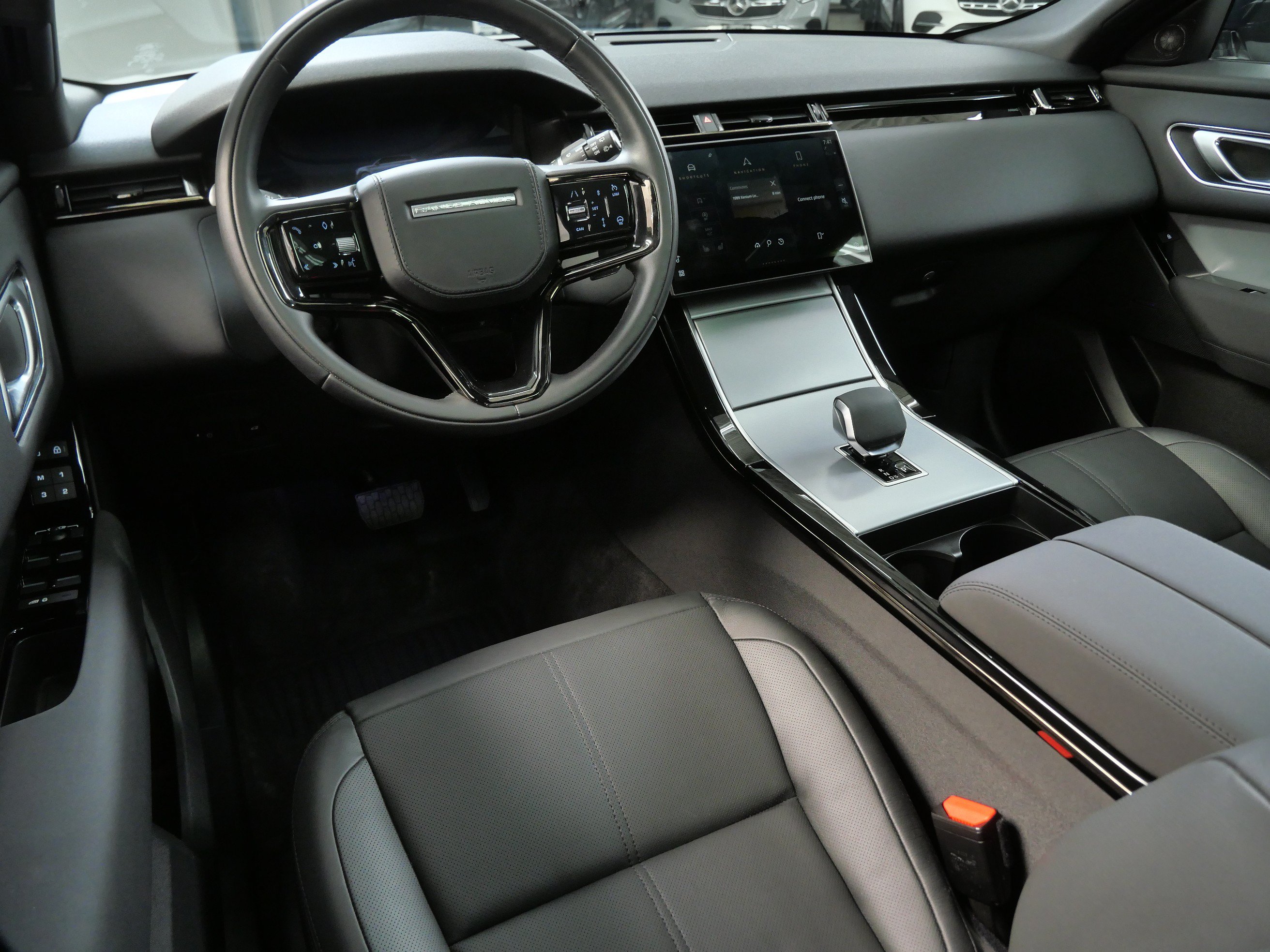Used 2025 Land Rover Range Rover Velar S AWD/4WD image 2