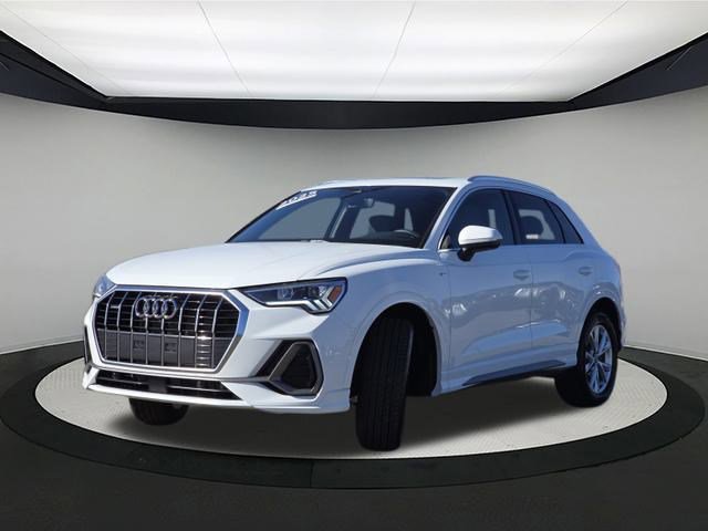 Certified 2025 Audi Q3 2.0T Premium w/ Convenience Package image 3