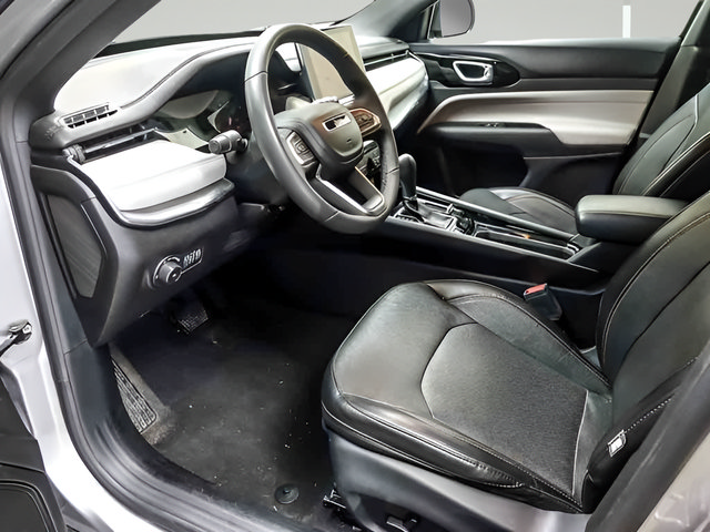 Used 2023 Jeep Compass Limited AWD/4WD image 9