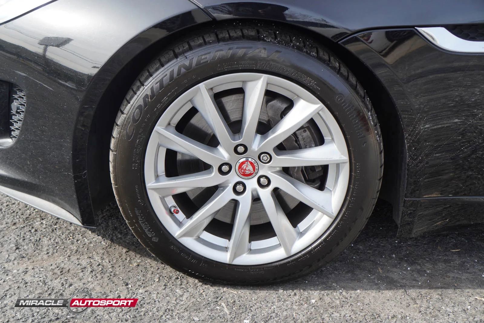 Used 2017 Jaguar F-TYPE Convertible RWD image 13