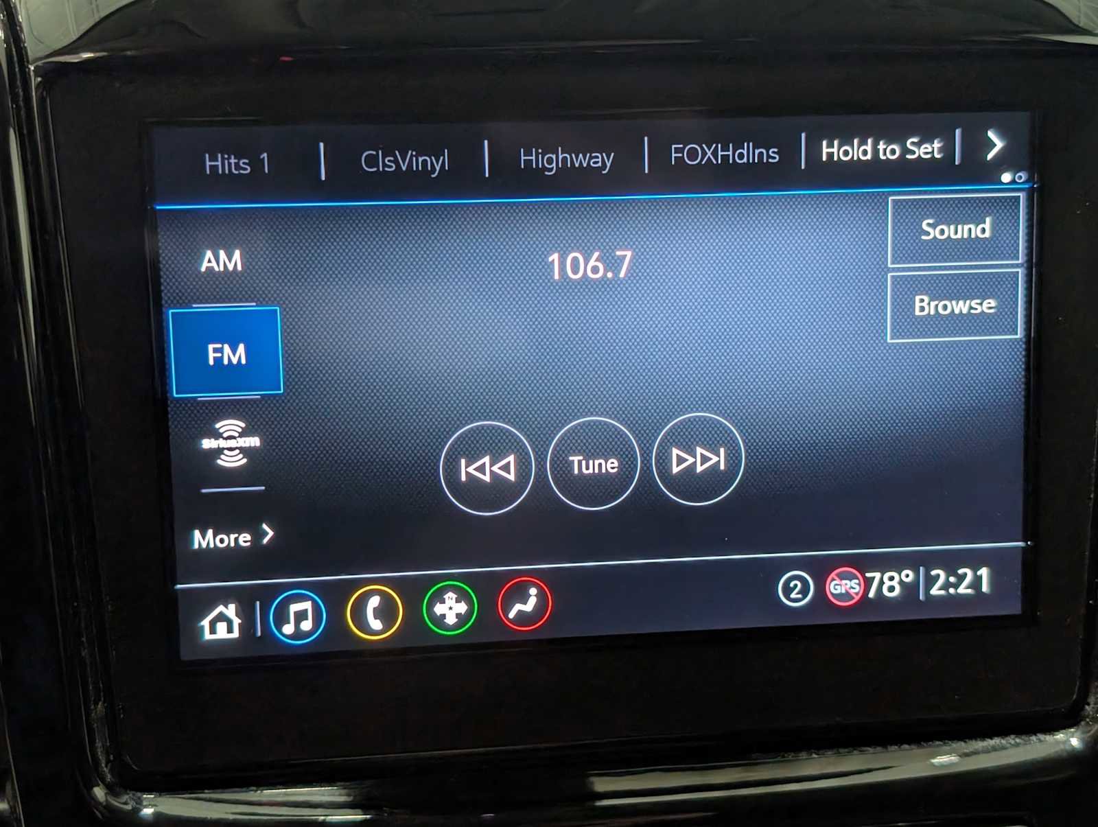 Used 2021 Chevrolet Traverse LT image 24