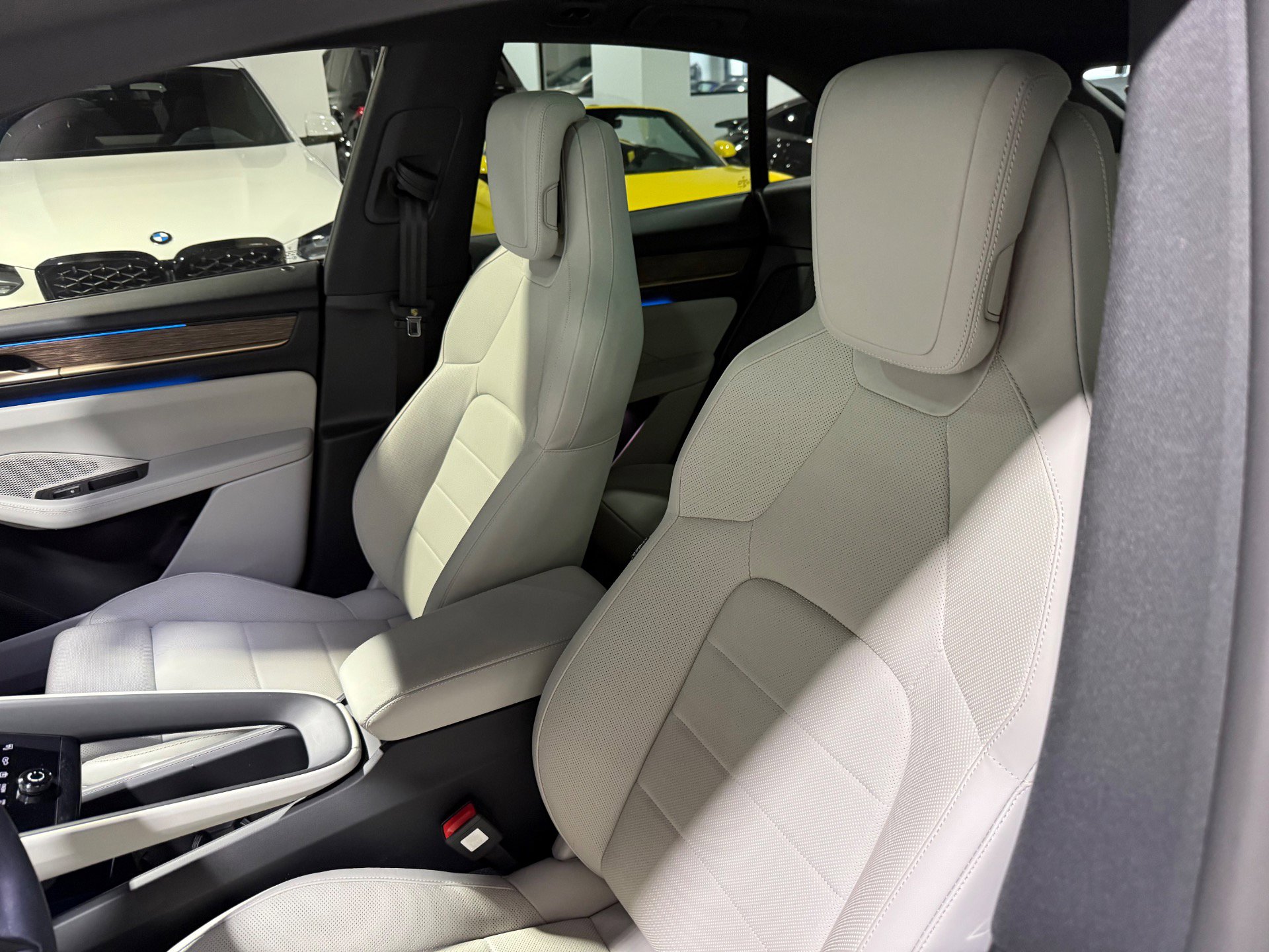 Used 2024 Porsche Macan 4 Electric w/ Premium Package image 37