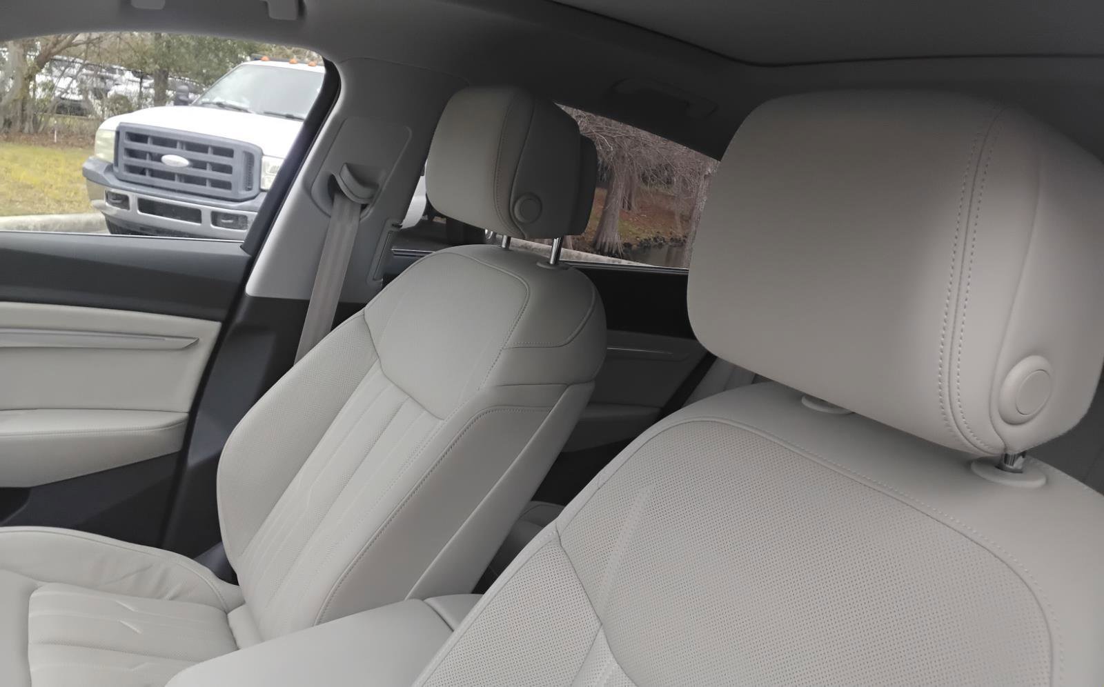 Used 2021 Audi e-tron Prestige w/ Prestige Package image 19